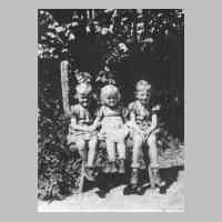 050-0030 Im Jahre 1941 die Geschwister Lakaw von links Helga, Gerda und Hildegard .JPG